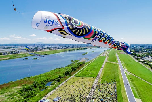 【加須市】全長100メートル、世界一の大きさを誇る「ジャンボこいのぼり🎏」が加須の大空へ!「第17回 加須市民平和祭」を開催 【加須市】全長100メートル、世界一の大きさを誇る「ジャンボこいのぼり🎏」が加須の大空へ!「第17回 加須市民平和祭」を開催