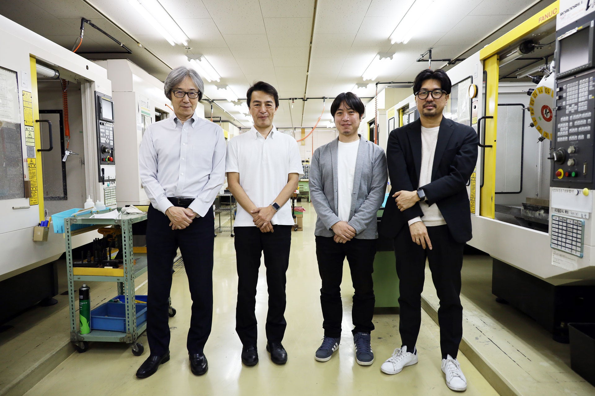 左から(株)エス・イー・ワークス 脇屋眞司氏、佐藤隆行氏、(同)コノハズク 飯田侑希、八木康平