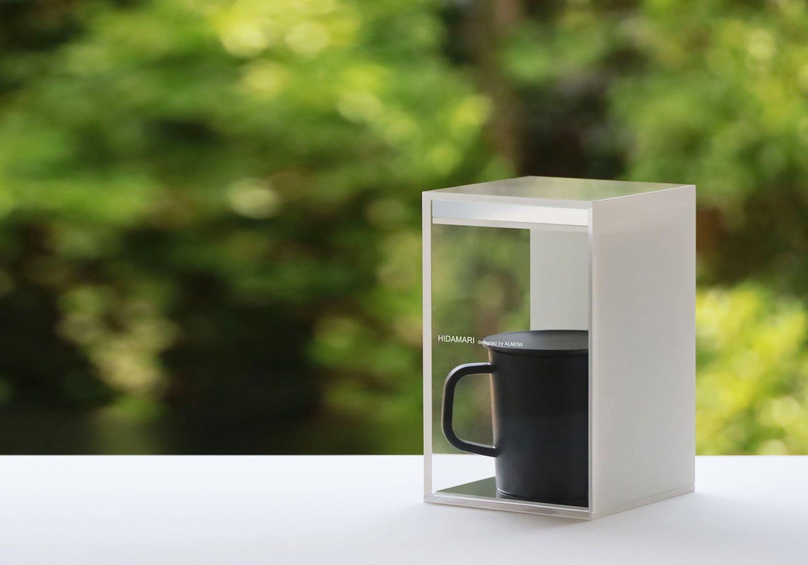 実績のひとつである、ティエムファクトリ(株)のhidamari。SUFAという透明断熱材を用いた画期的なソーラークッカー。日当たりの良い場所に置くだけで、飲み物を熱々に温めることができる。