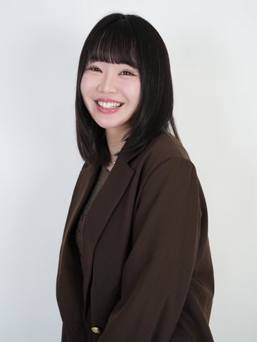 株式会社万代ホールディングス 広報部長 三浦麻衣氏のポートレート写真