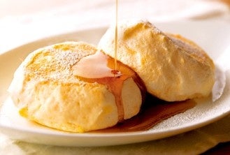 “むさしの森珈琲特製”ふわっとろパンケーキ（蜂蜜入メイプルシロップ添え）