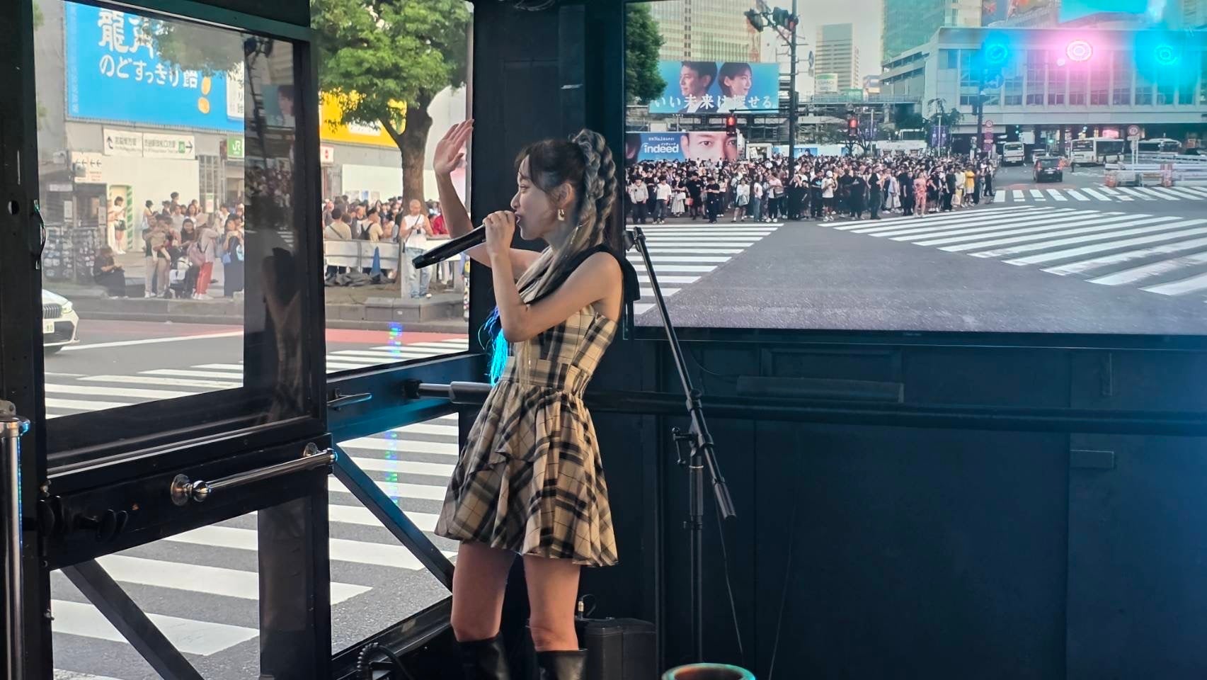 タレント川島琴里、音で人を振り向かせる「石焼き芋集客」を渋谷LIVE BUSで実証