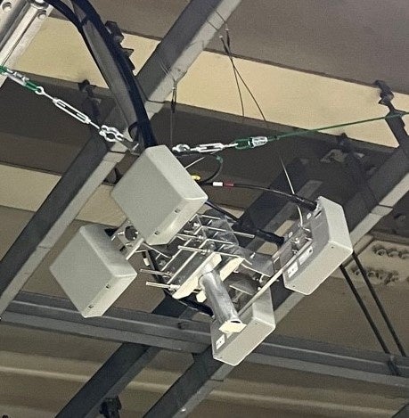 駅ホーム上5Gアンテナ