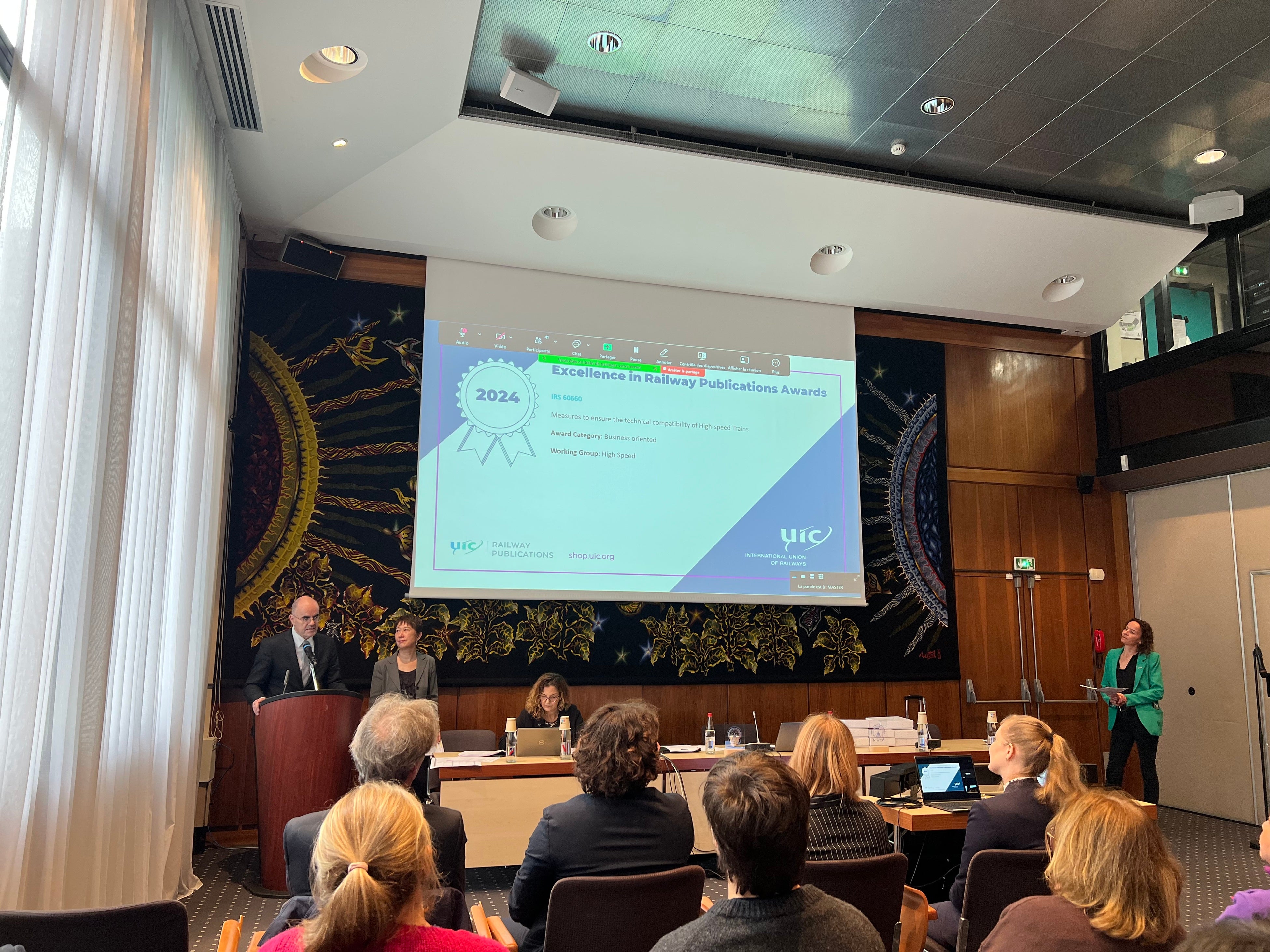 「EXCELLENCE IN RAILWAY PUBLICATIONS AWARDS」授賞式の様子