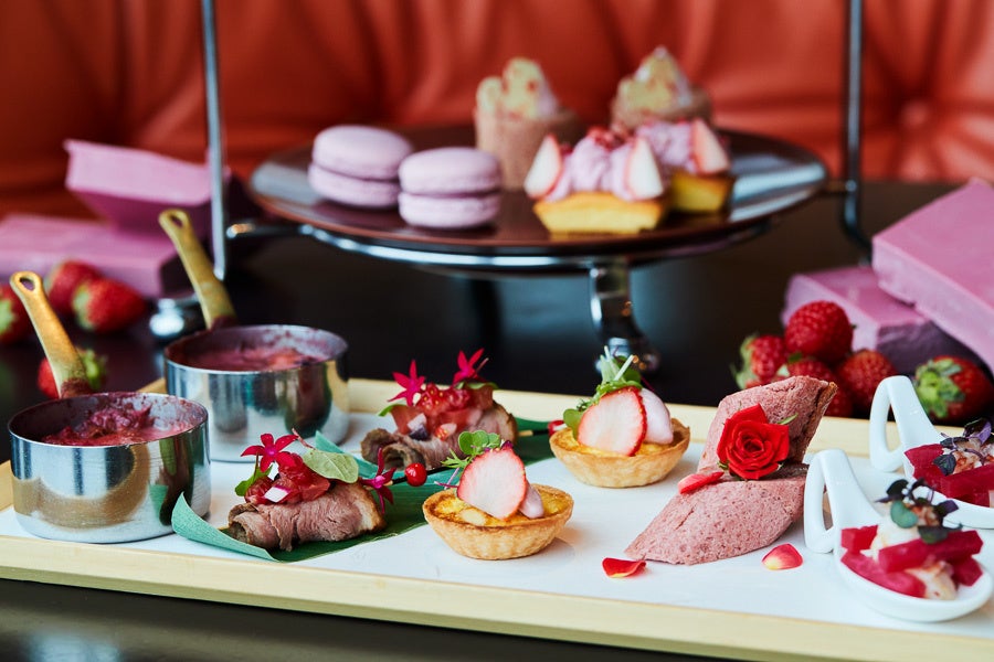 ストロベリー＆ルビーチョコレート アフタヌーンティー（セイボリー）