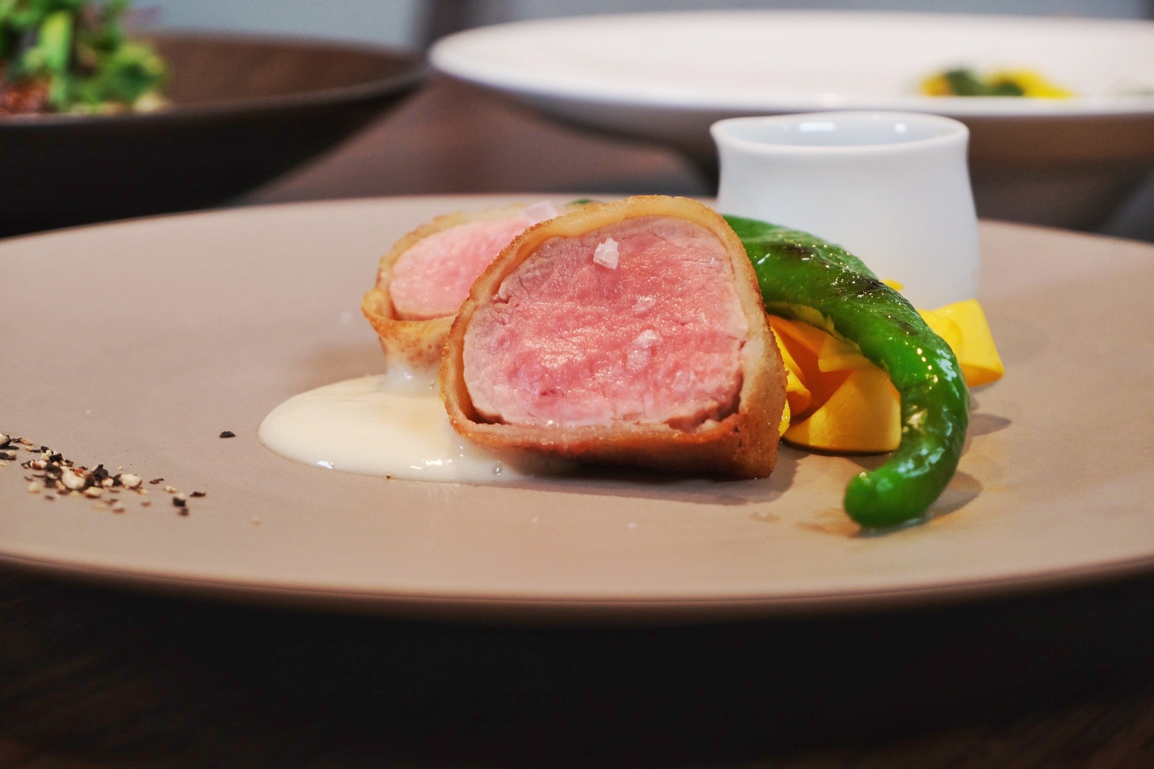 発芽米パン粉でパネした緑茶豚フィレ肉 二種の発酵ソース