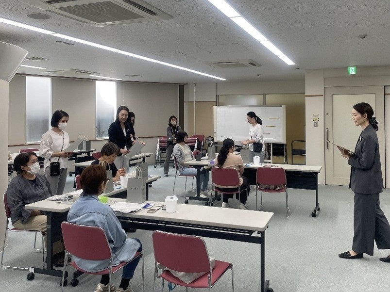 ファンケル、視覚に障がいのある方を対象としたメイクセミナーを宮城県仙台市で開催