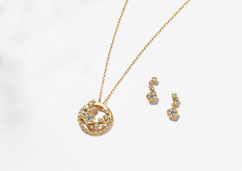 写真左）K18YG ・ “Wish upon a star®” ダイヤモンド ・ダイヤモンド　132,000円（税込） 写真右）K18YG ・ “Wish upon a star®” ダイヤモンド ・ダイヤモンド　88,000円（税込）