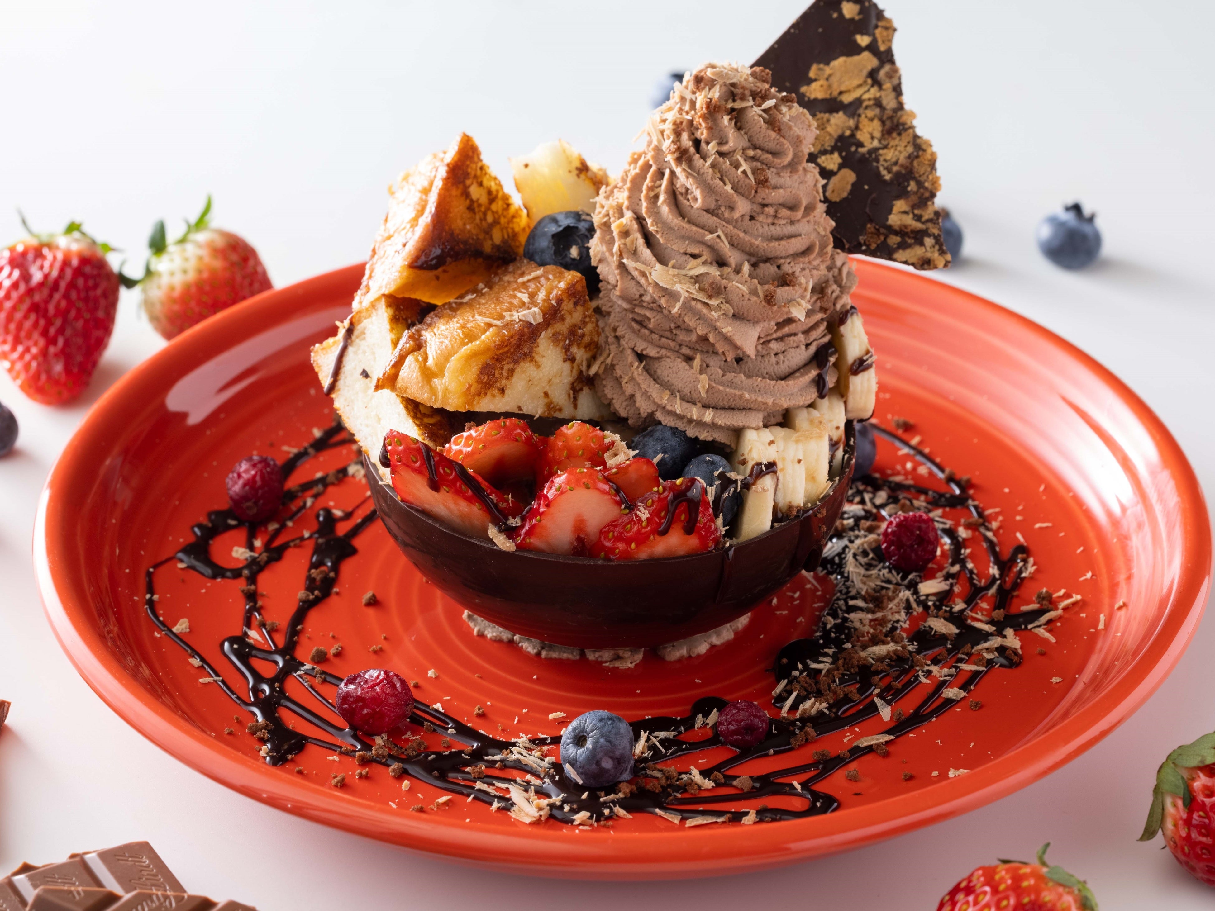 パフェ♪ 春の新作】みなとみらいのMMカフェから初のパフェが誕生！苺