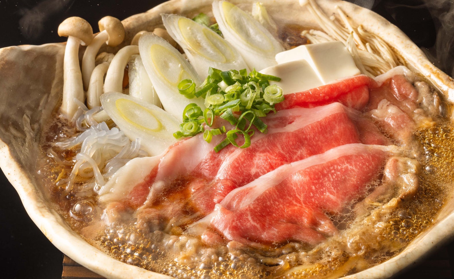 「国産黒毛和牛のすき鍋定食」が今年も登場!10万食限定で12月26日より販売開始。アプリクーポンで更にお得に。 | 株式会社大戸屋のプレスリリース