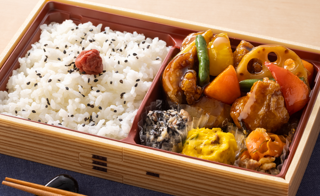 鶏と野菜の黒酢あん弁当(税込890円)