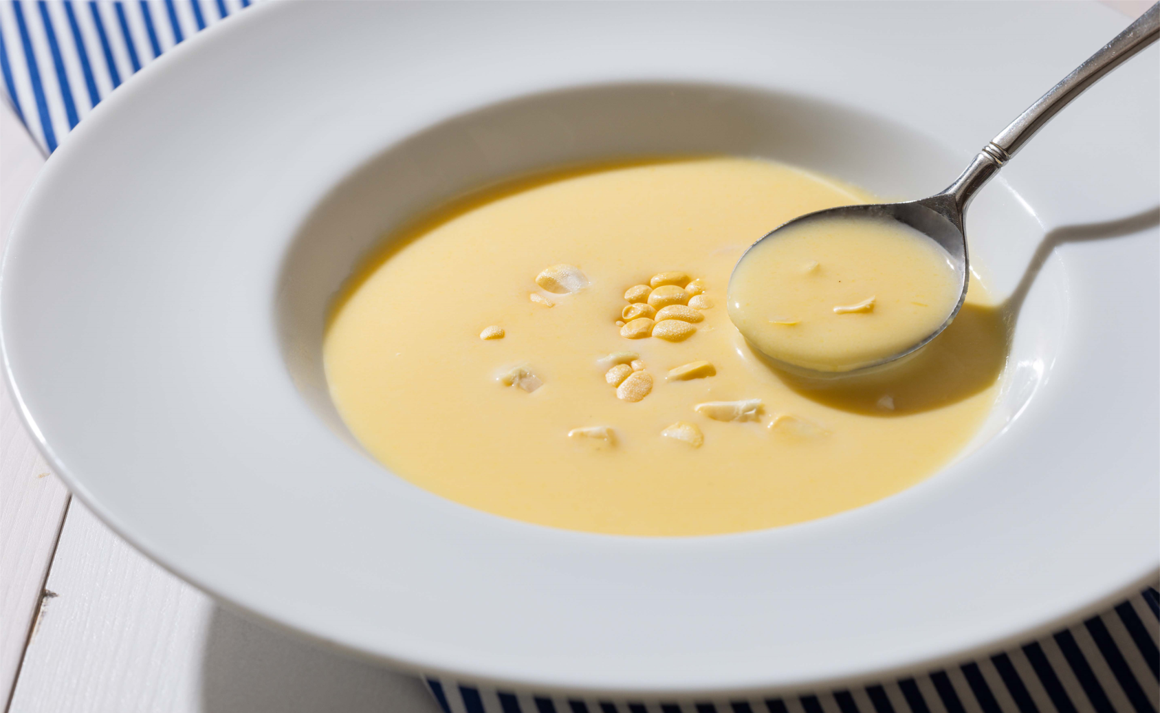 トウモロコシの冷製ポタージュ　720円（税込）