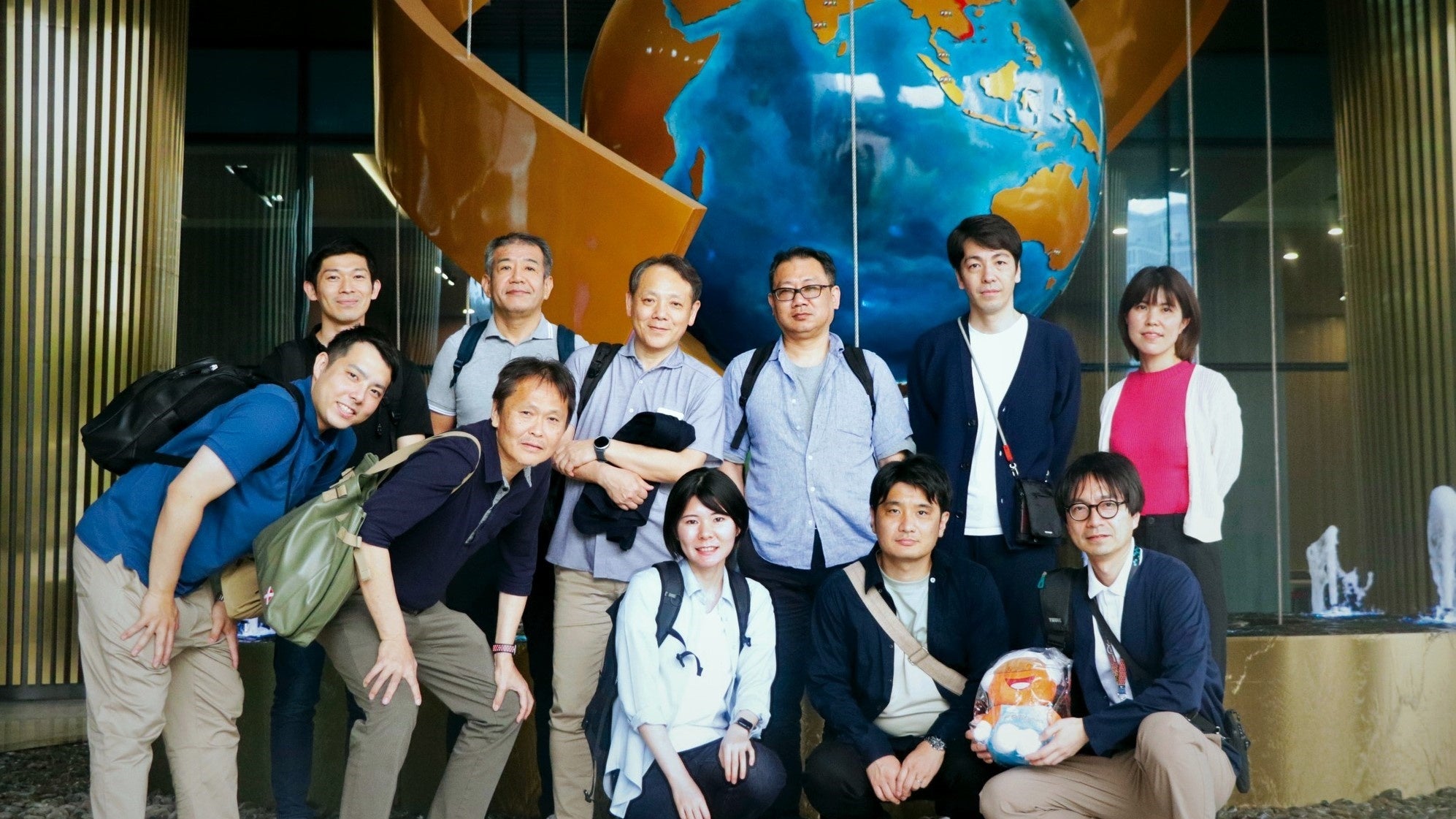 多様性に富んだメンバー間の相互理解を育み、FPT カルチャーを学ぶための一環として、ベトナムの主要拠点を訪問するプログラムを展開しています