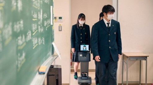 移動タイプのアバターロボットによって、友だちと一緒の移動が可能になる