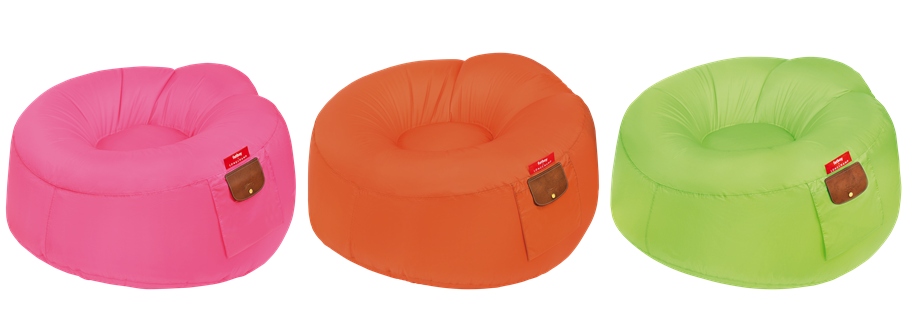 ファットボーイ x ロンシャンのインフレータブルアームチェアGlamping O ロンシャン」“ル プリアージュ®”と「ファットボーイ（Fatboy