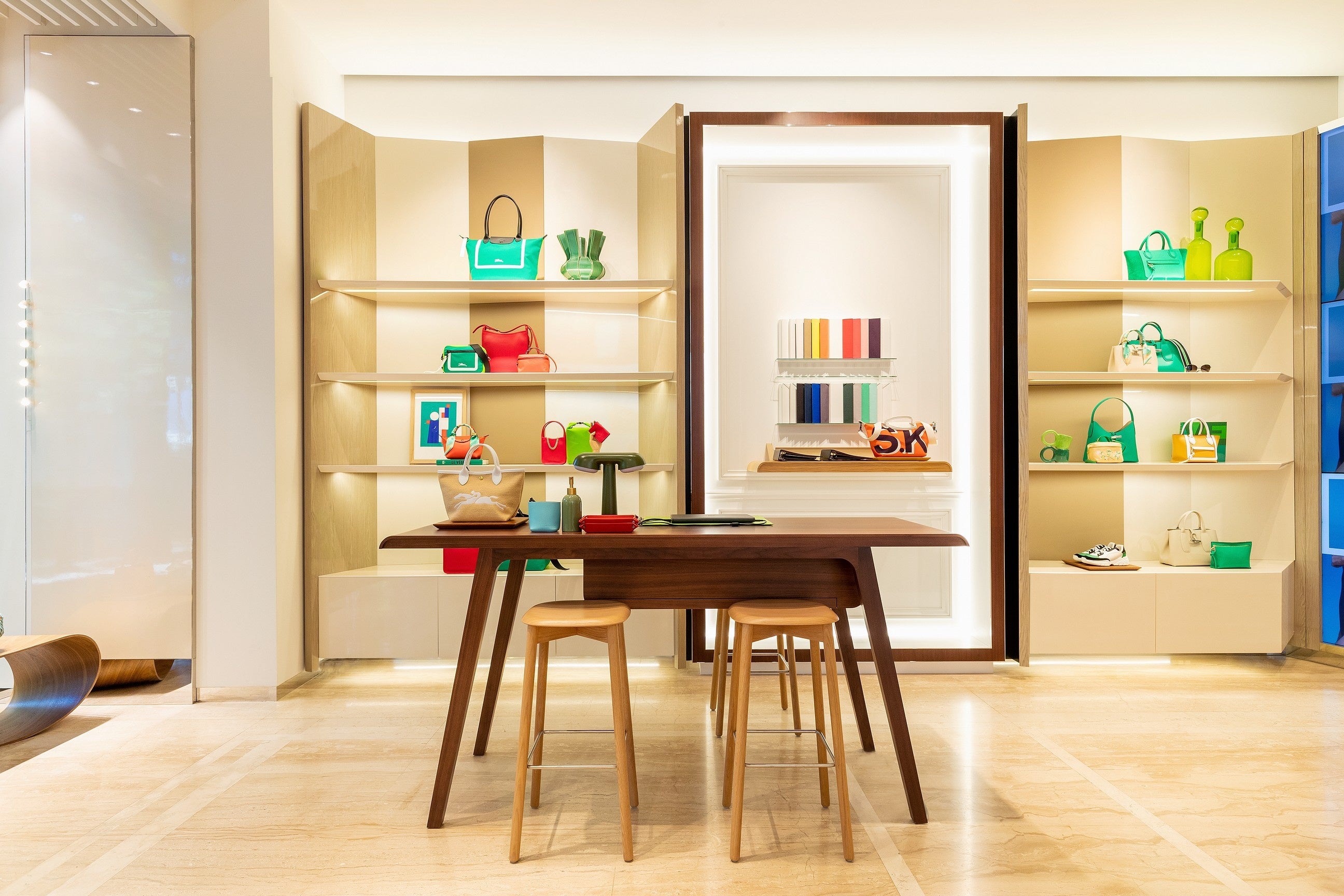 1F_エントランス（テーブル）