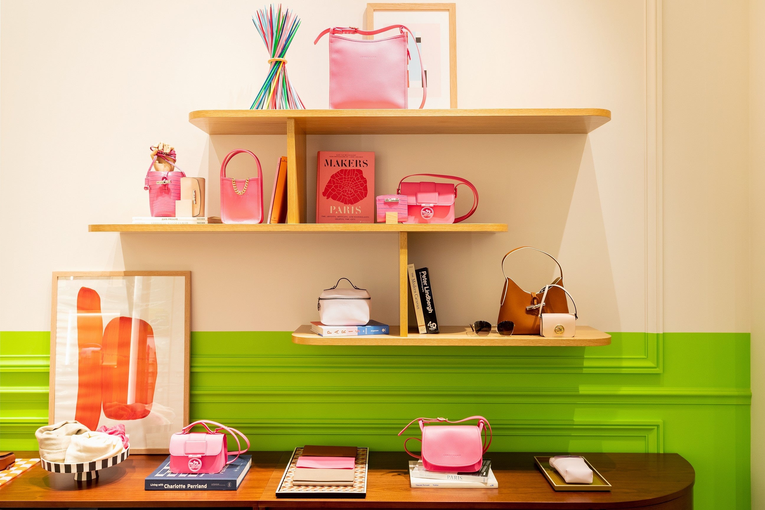 1F_ラウンジ（シェルフ）