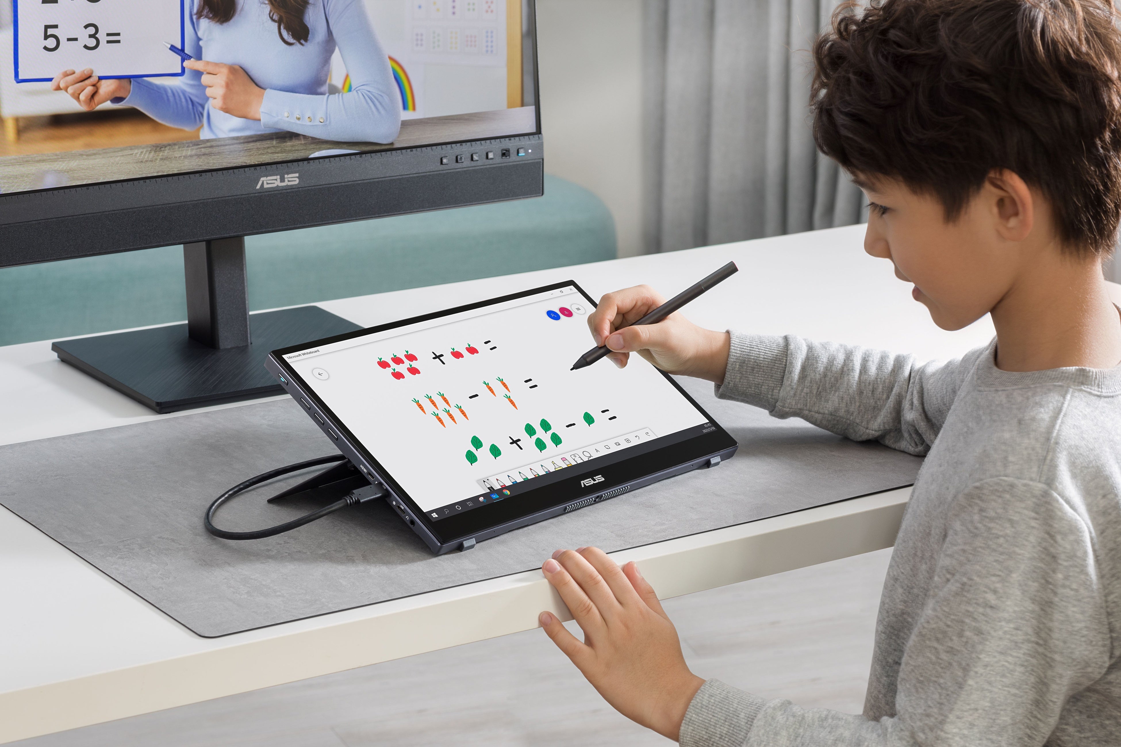 ASUSのZenscreenシリーズより14インチフルHD、マルチタッチと