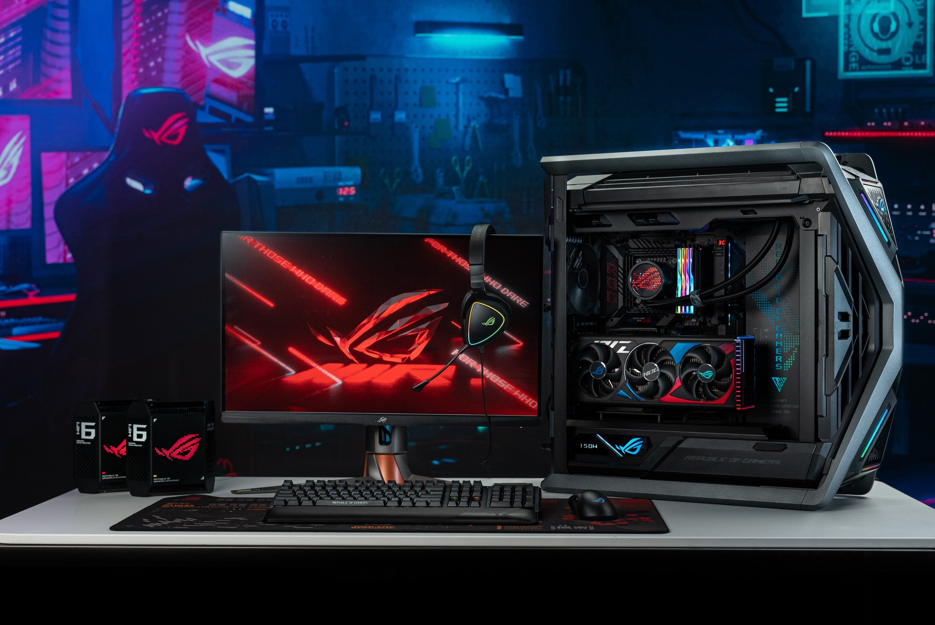ASUSのゲーミングブランドのRepublic Of GamersよりE-ATX