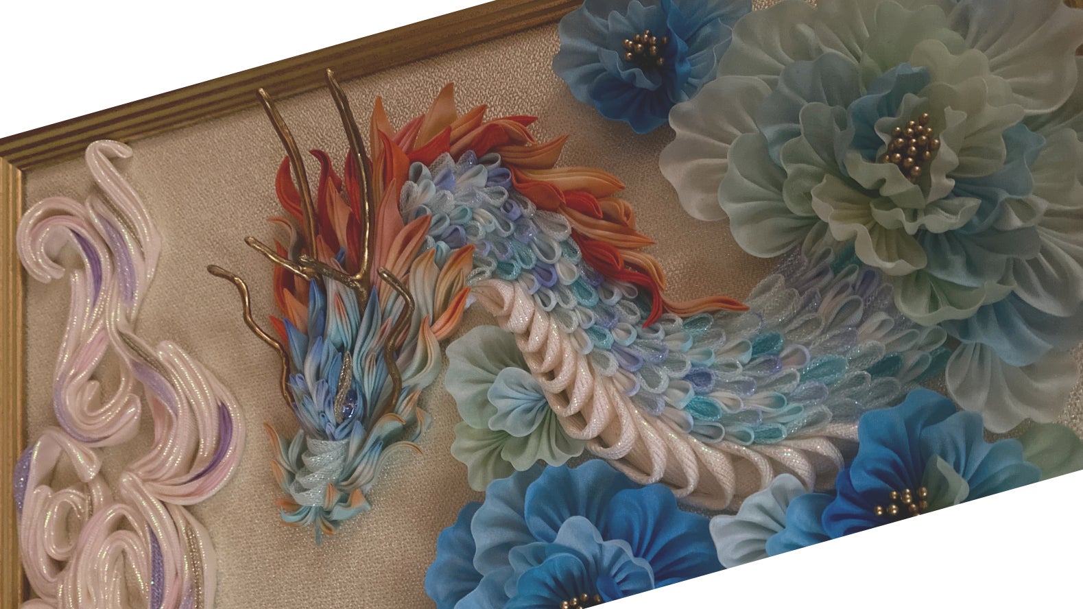 一枚の布が龍になる。特別な日を彩る作品を生み出す「虹色つまみ 一枚の布が龍になる。特別な日を彩る作品を生み出す「虹色つまみ
