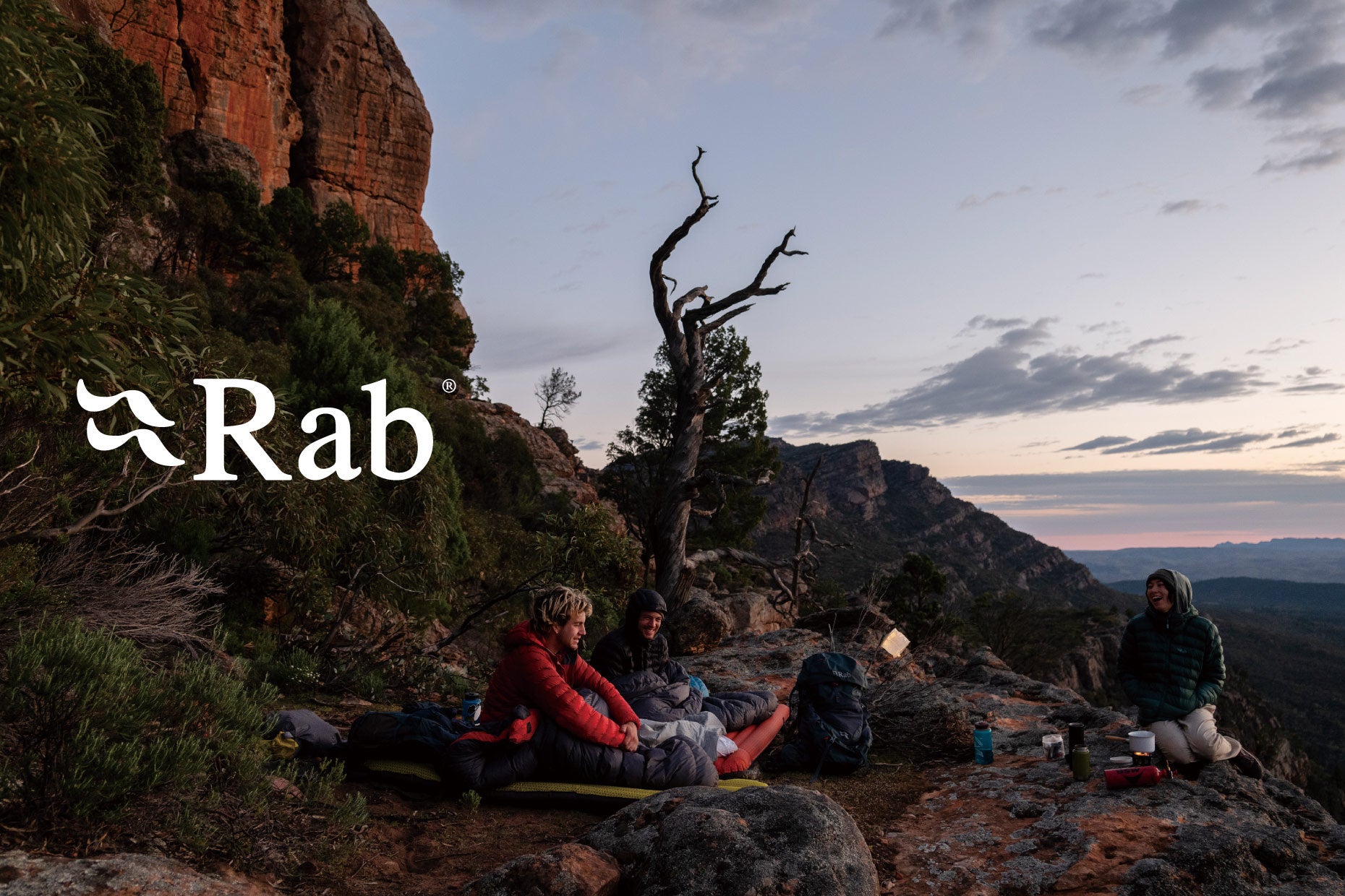 ゼインアーツ神戸三宮店に「 Rab 」コーナーOPEN！