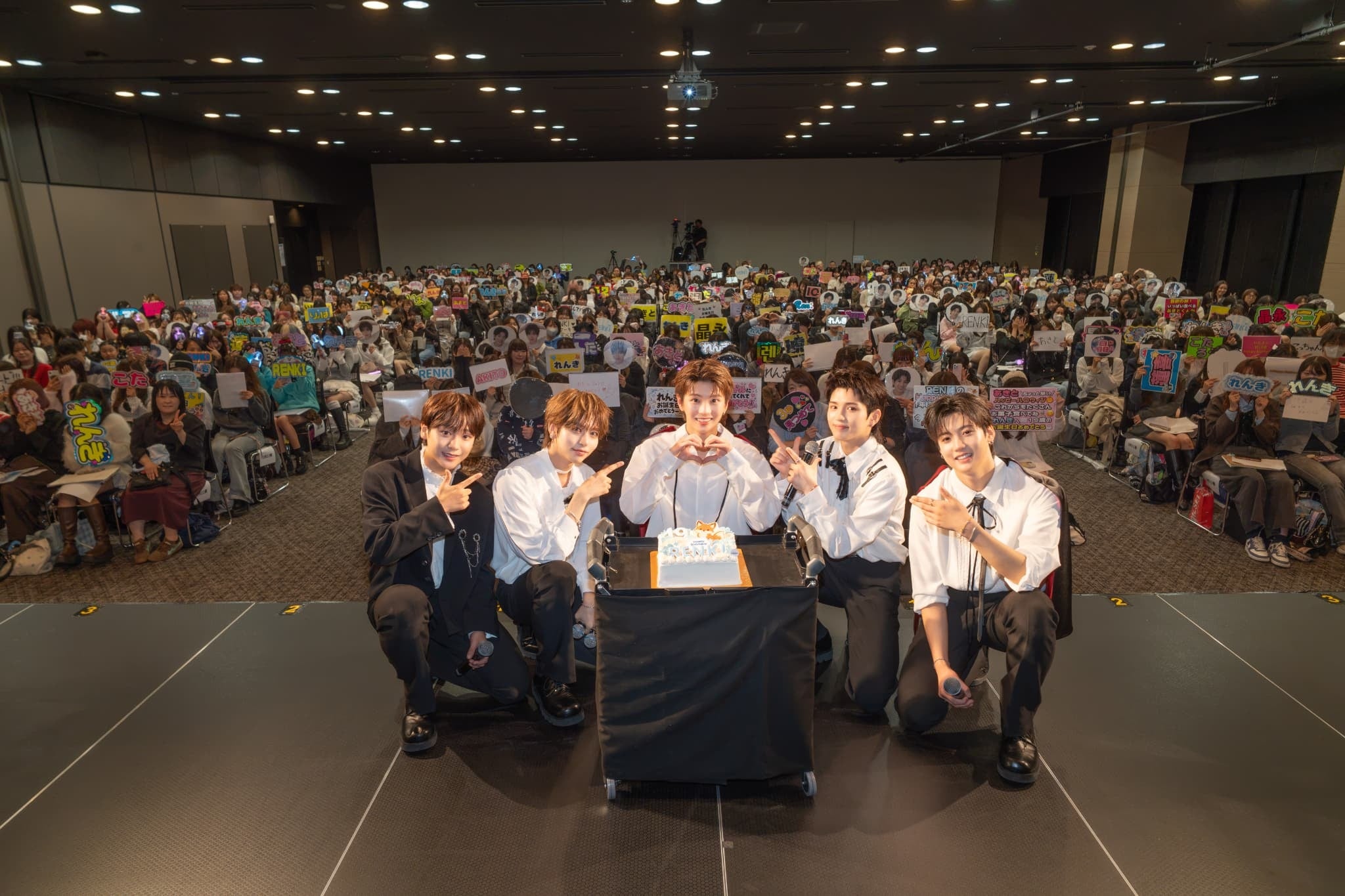 全員10代の日本人5人組ボーイズグループ・VIBY、ファンクラブイベント『VIBY PARTY with TOMO』を開催！「手紙を書くのはデビュー以来」19歳を迎えたRENKIが語ったファンへの想い