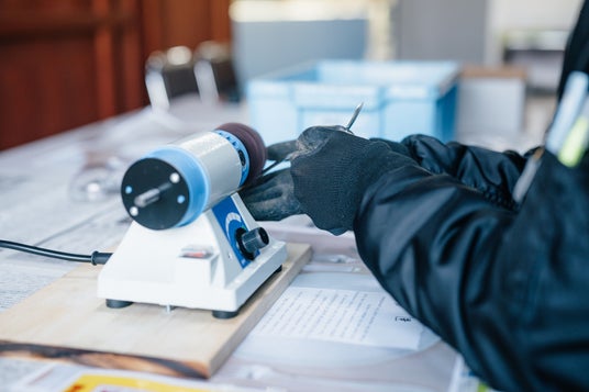 日本初の金属洋食器メーカー「燕物産」と連携。カトラリーのプロが教える、ものづくりと食文化の体験プログラム始動。4月30日・5月9日・6月26日開催。 日本初の金属洋食器メーカー「燕物産」と連携。カトラリーのプロが教える、ものづくりと食文化の体験プログラム始動。4月30日・5月9日・6月26日開催。