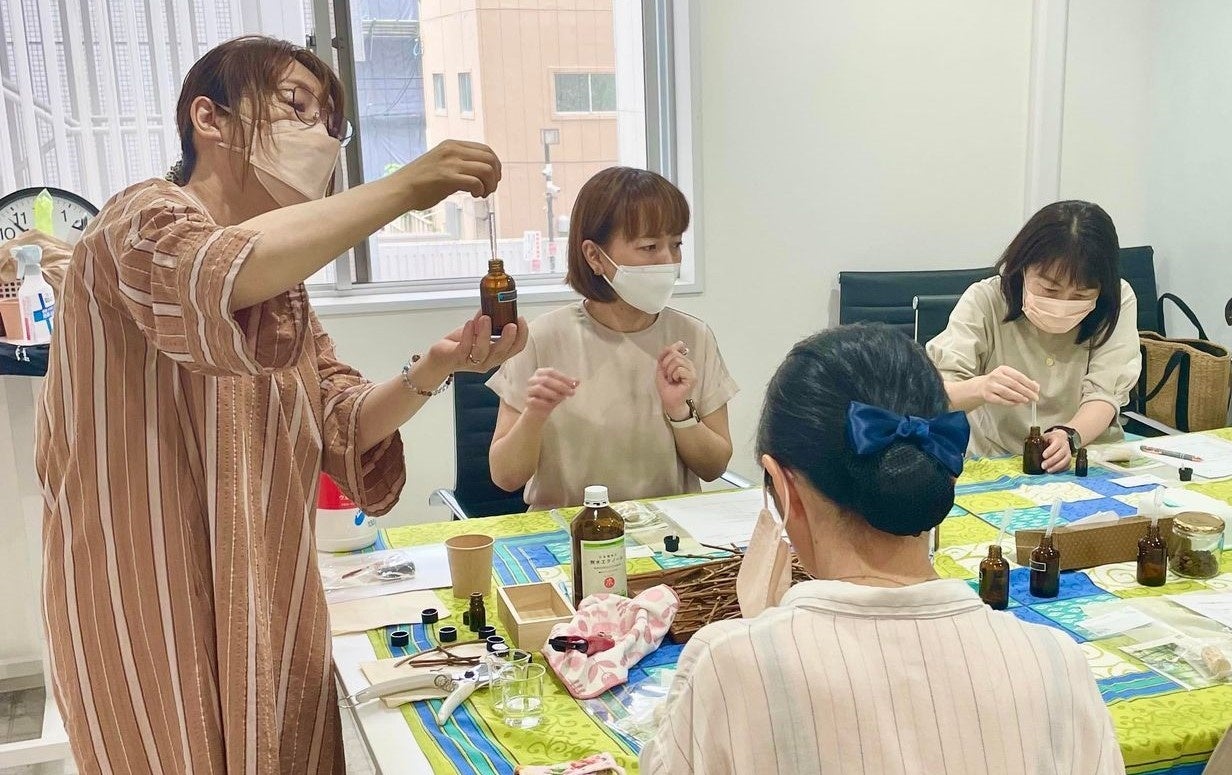 「オリジナルディフューザーづくり」　イメージ