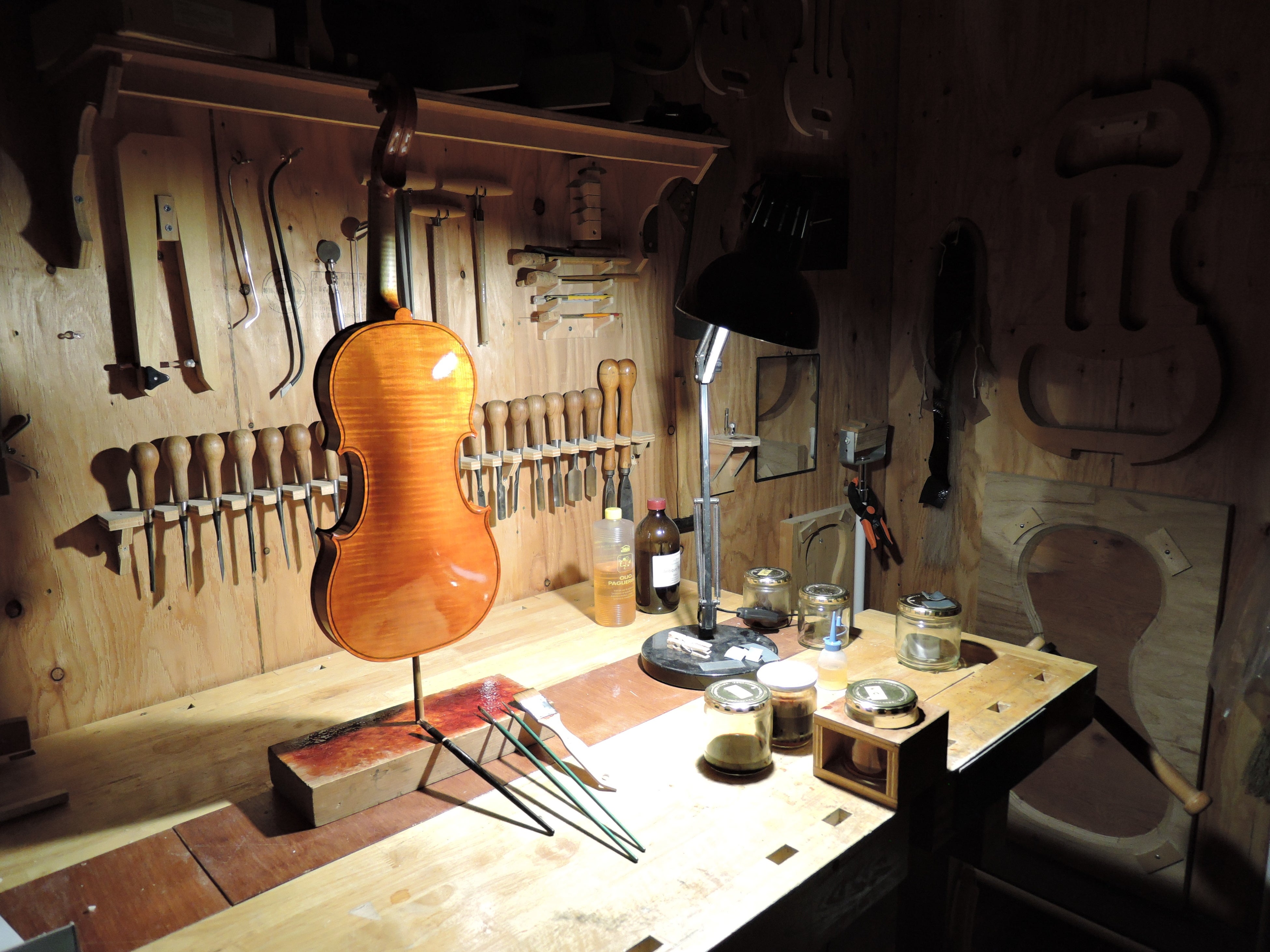 国産の弦楽器による「ミニコンサート」　イメージ