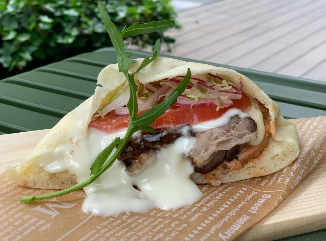 ポークケバブと地場野菜のピタサンド