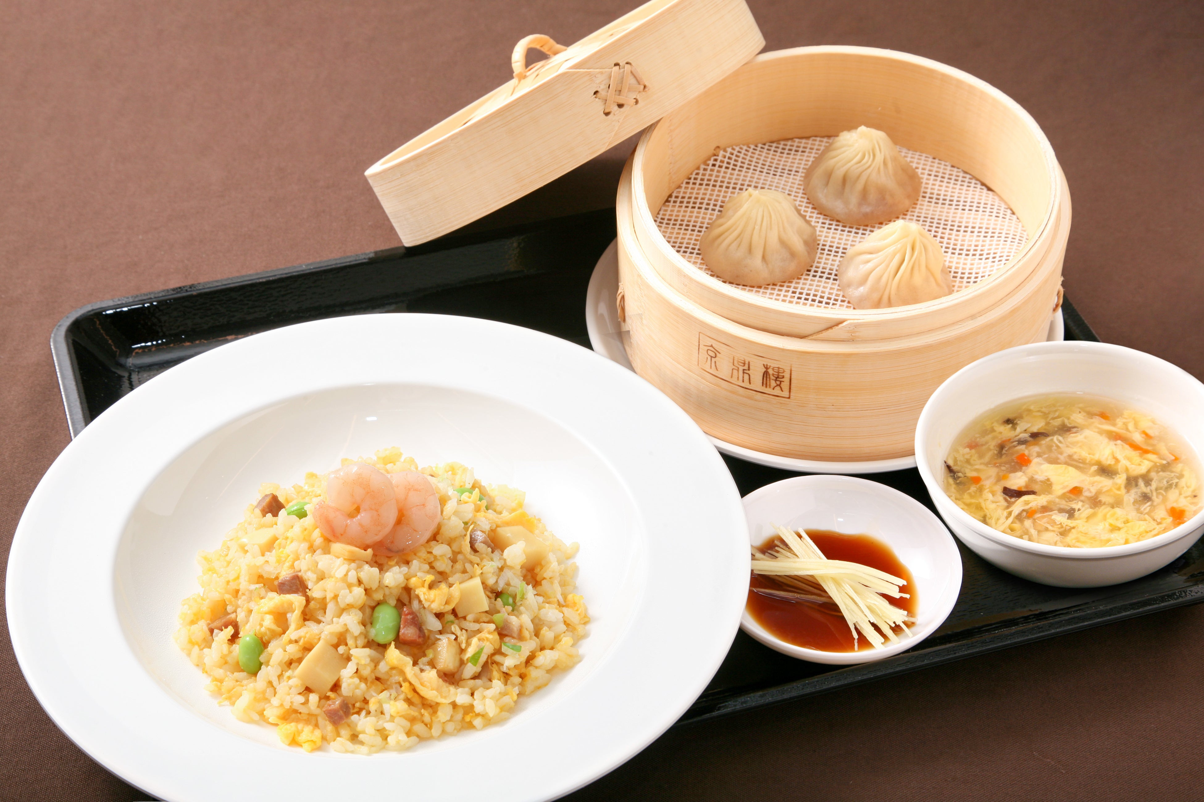 五目炒飯＋小籠包（3個）セット　1,027円（税込 1,130円）