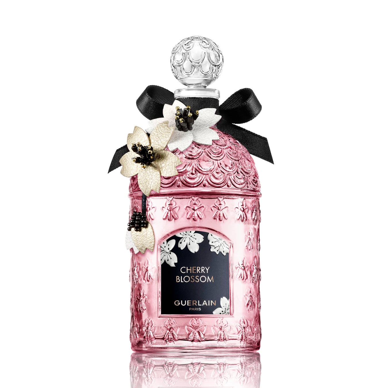 春の訪れと愛の美しさを象徴する、桜の花に捧げるゲランの 春の訪れと愛の美しさを象徴する、桜の花に捧げるゲランの