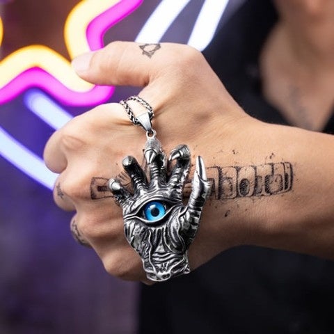 悪魔の眼 どこからか見られている気持ちになるアクセサリー ヴィレッジヴァンガードのプレスリリース 悪魔の眼 どこからか見られている気持ちになるアクセサリー ヴィレッジヴァンガードのプレスリリース