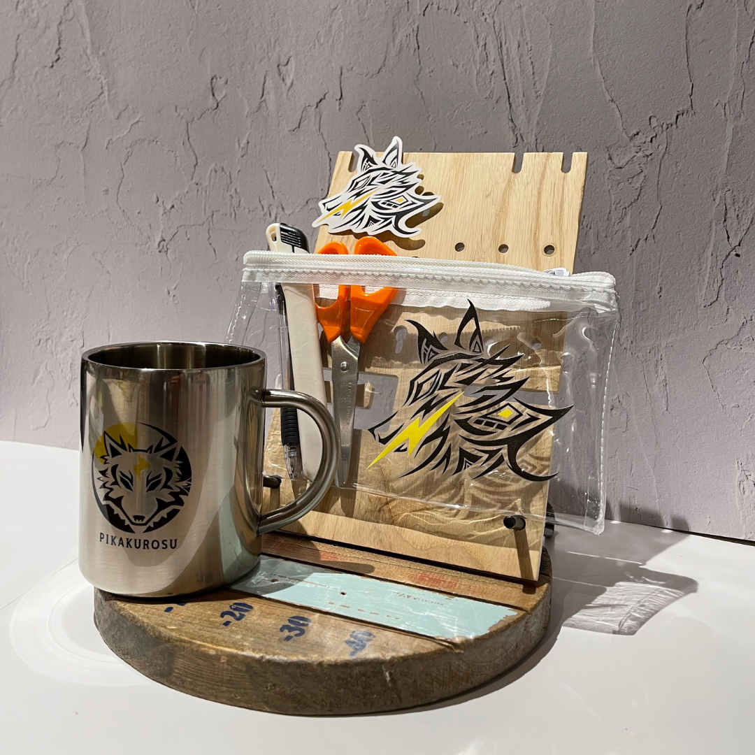 ピカクロス×ヴィレッジヴァンガード】コラボグッズ発売決定！！ | 株式