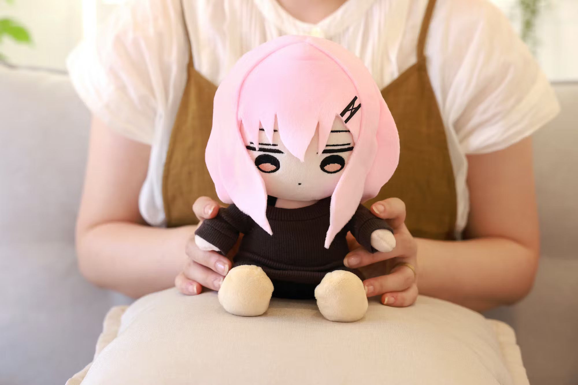 茶色の髪型のキャラクターぬいぐるみ 茶色の髪型のキャラクターぬいぐるみ