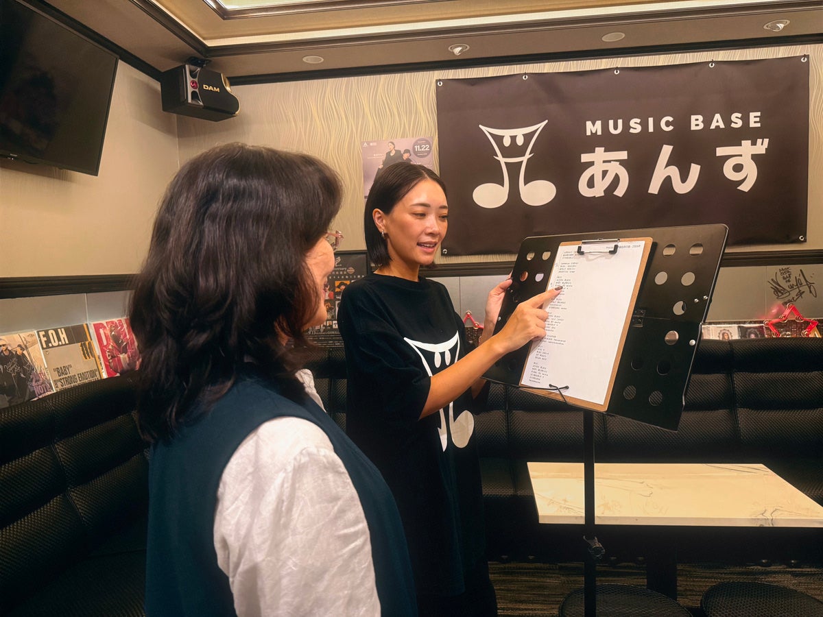 歌い方や発声のポイントを、一人ひとりの課題に合わせて丁寧に指導。
