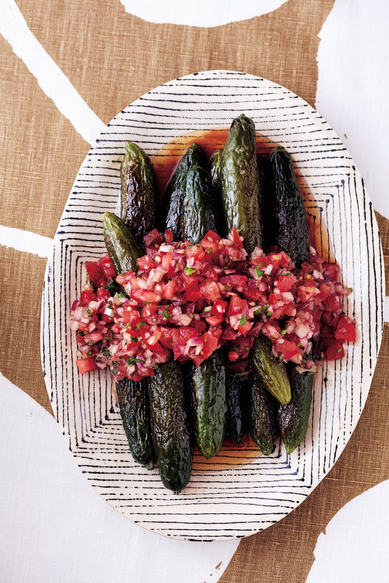 キュウリは意外に加熱調理がおすすめ「キュウリの丸ごとグリル　サルサソースがけ」