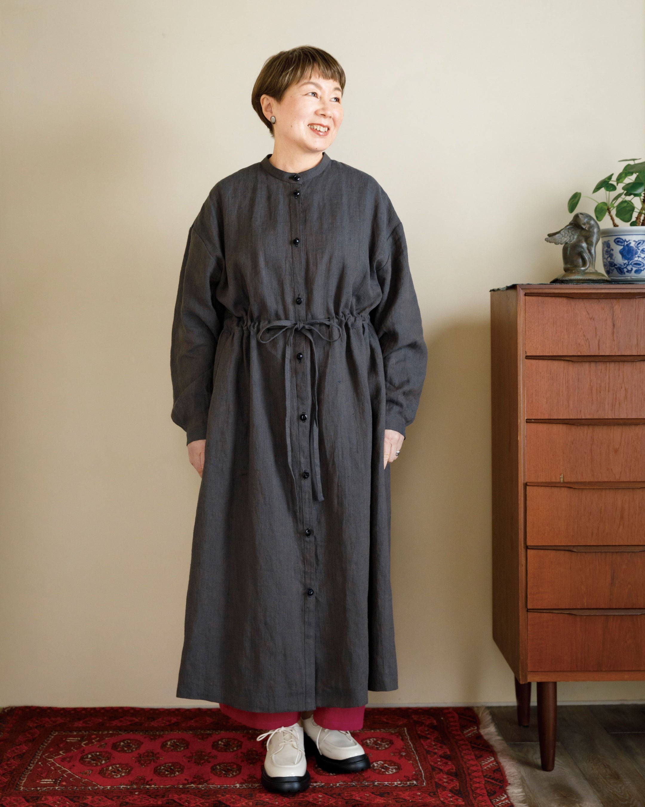 「サルエル風パンツ」の上に