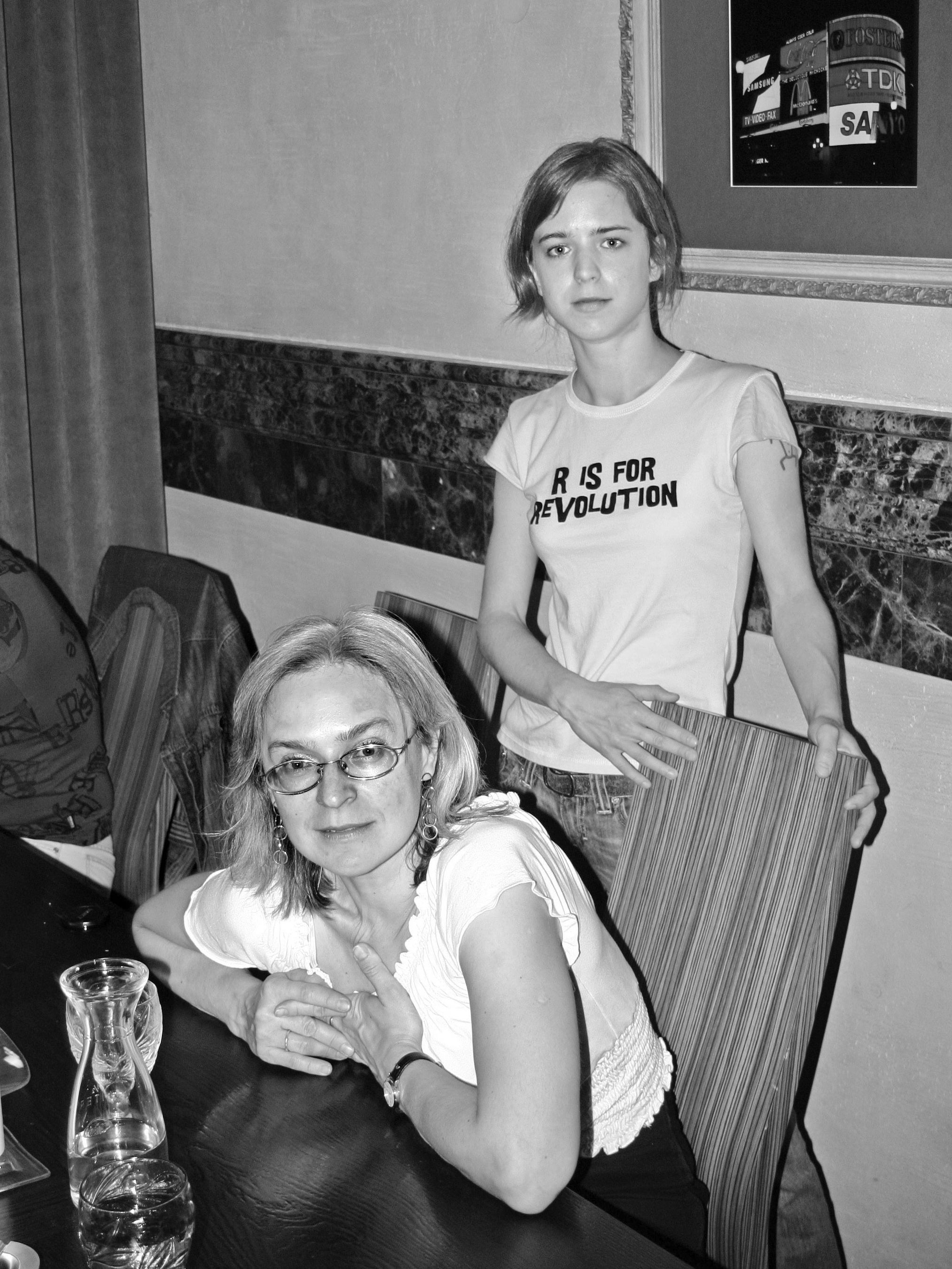アンナとヴェーラ。2005年7月、モスクワにて。