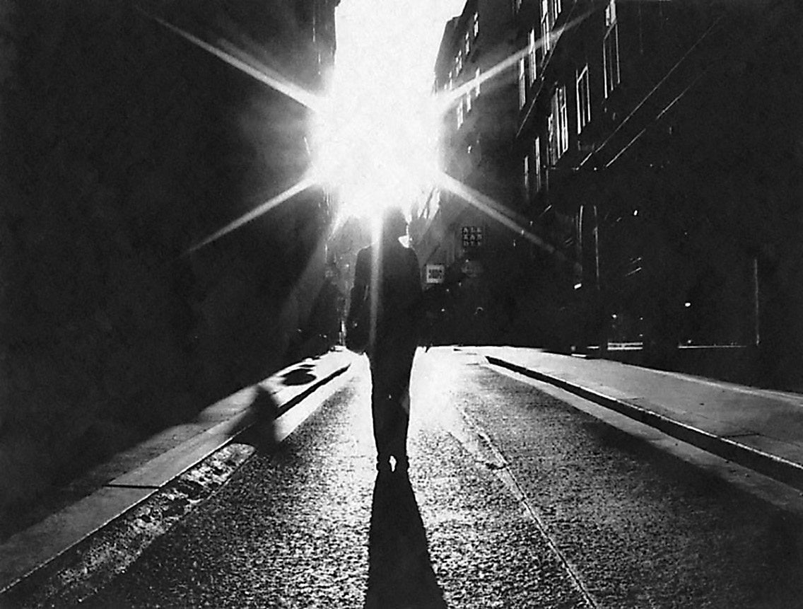 夕日を背にしたアンナ。ウィーンにて。