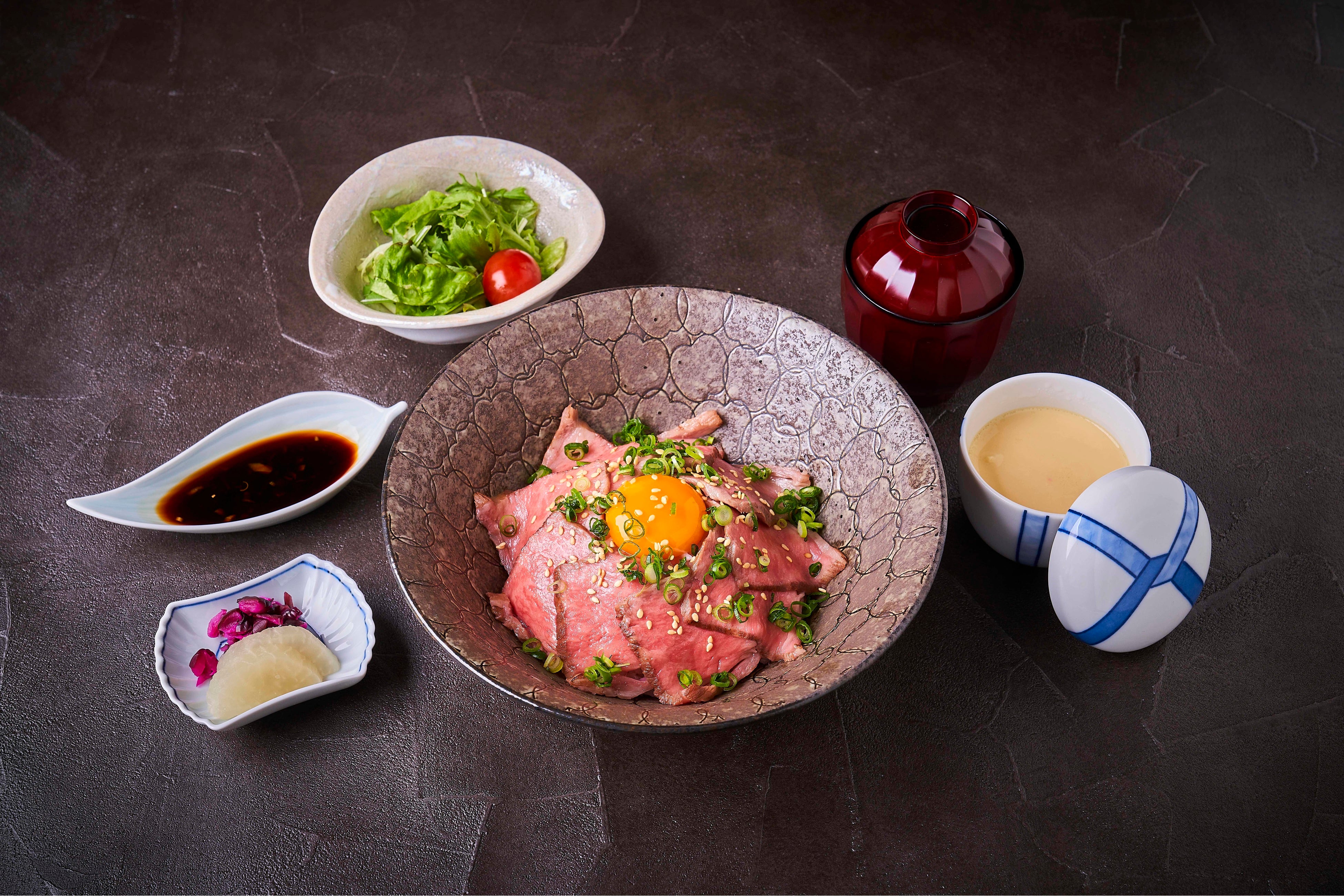 「ローストビーフ丼」