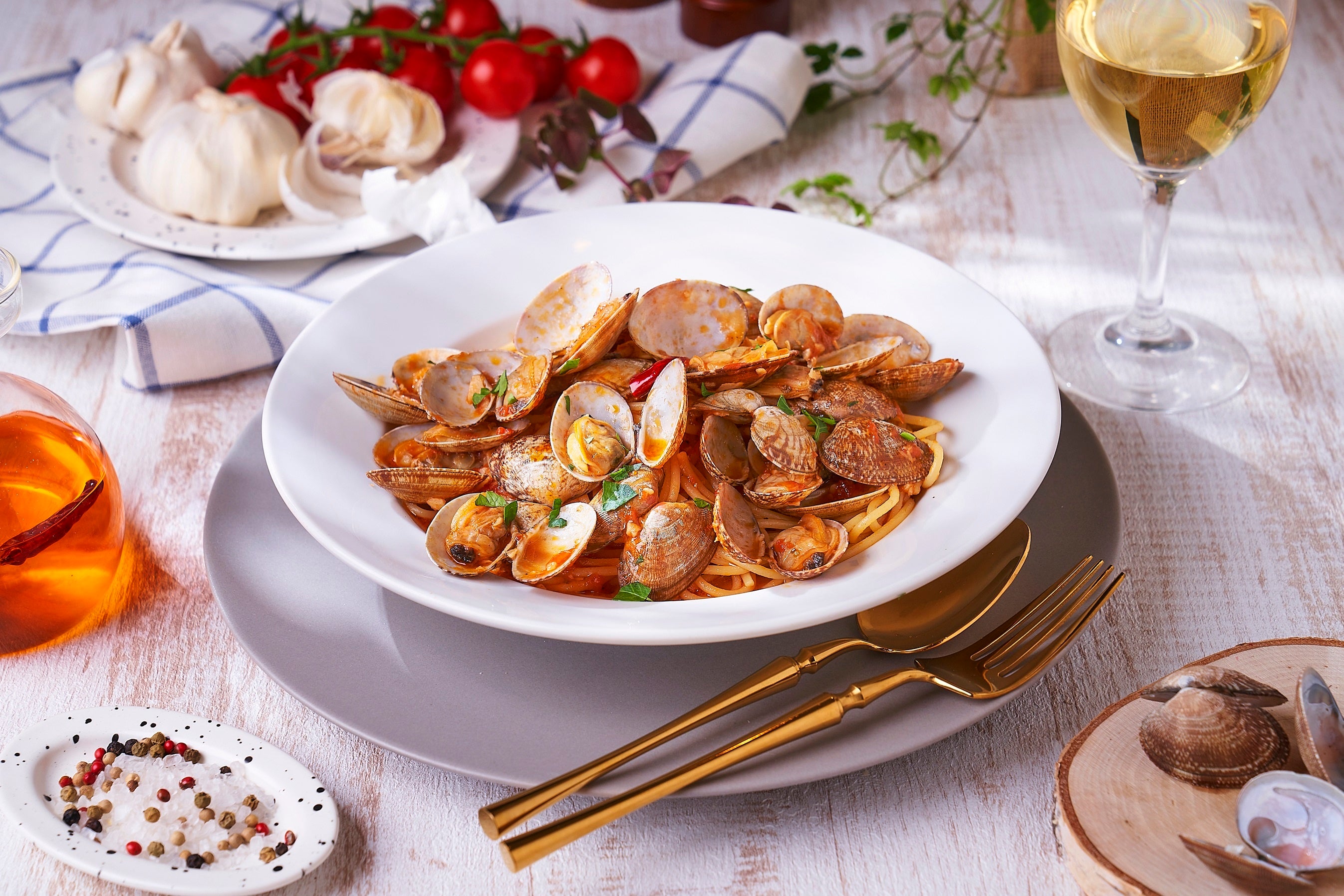 たっぷりアサリのトマトソース」