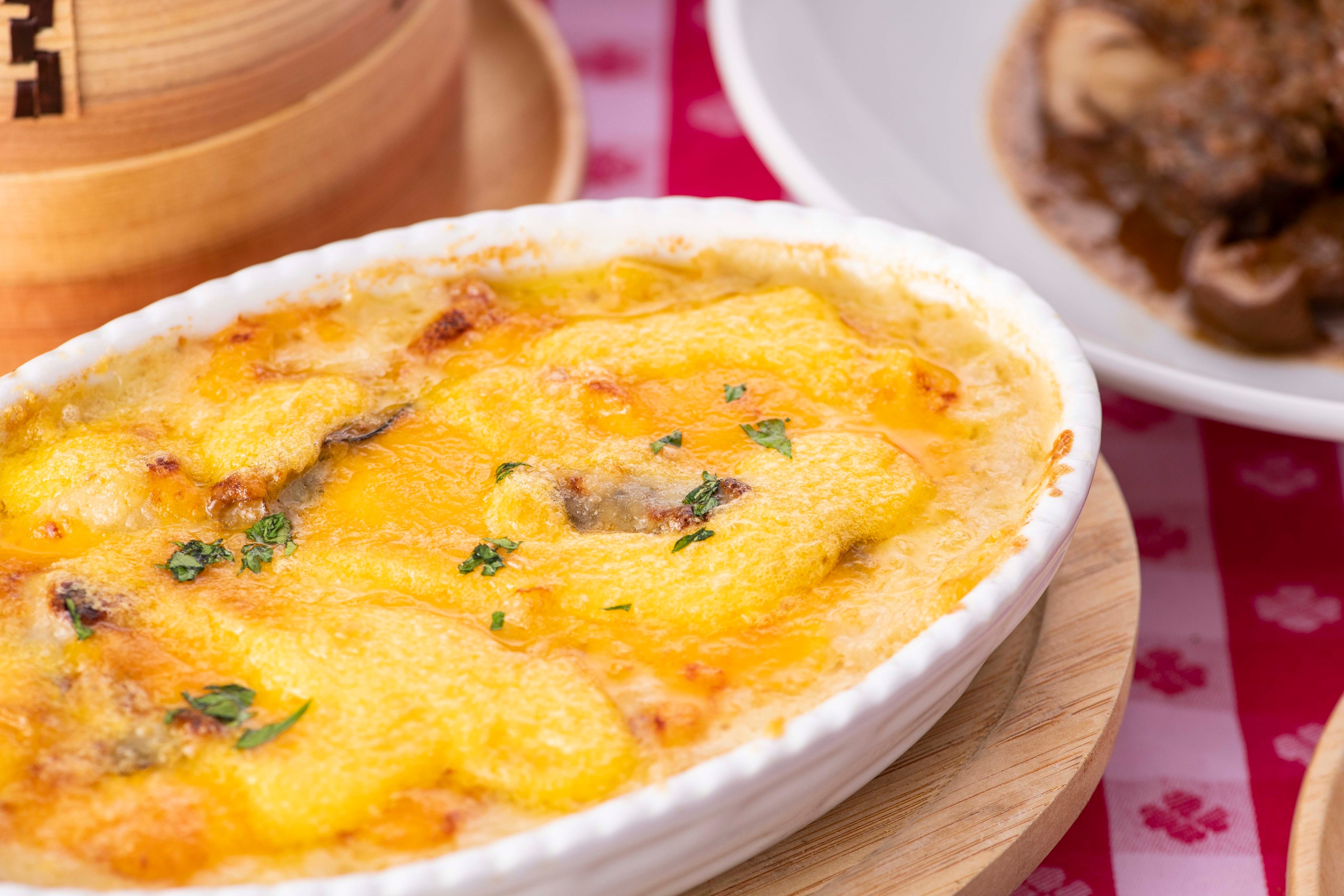 「林檎と牡蠣のグラタン　2種のチーズで」