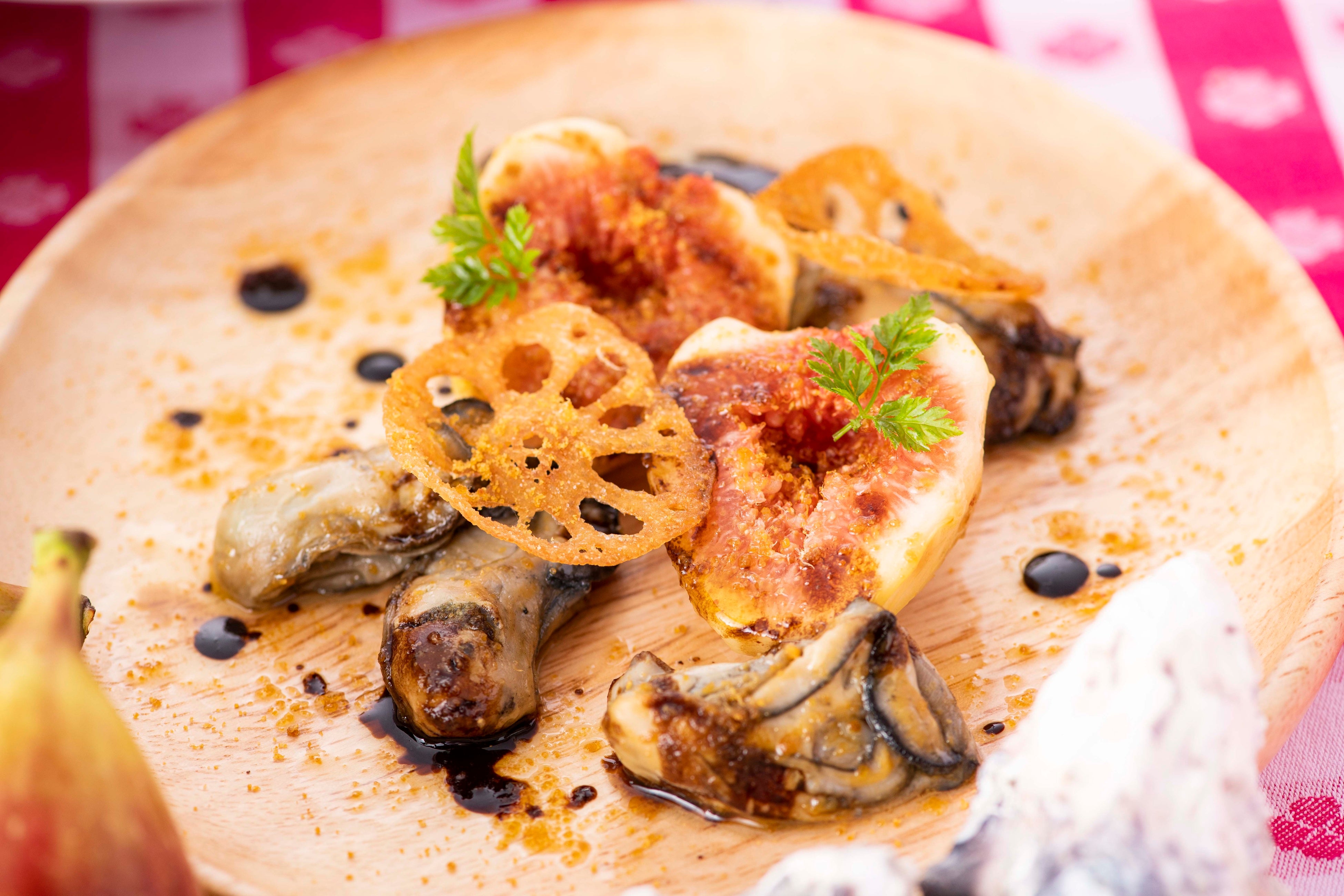 「無花果、牡蠣のマリネ　フィネヴィネグレット　からすみを添えて」