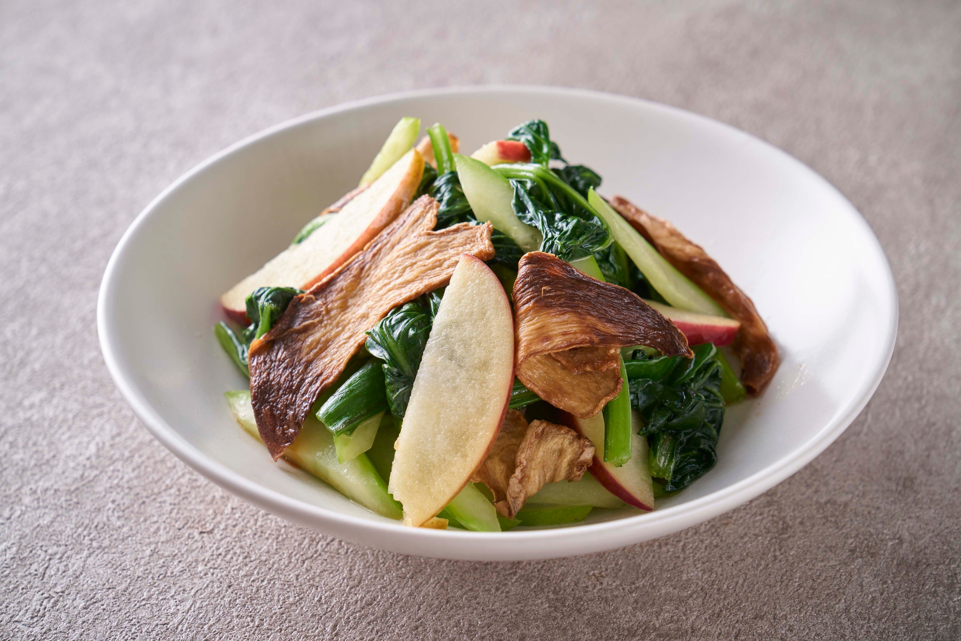 季節野菜と林檎の炒め物