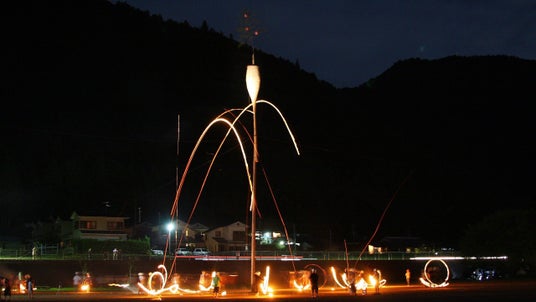 日本唯一の“飛び地の村”で炎と祈りの一夜 和歌山・北山村「柱松」と追善盆踊りの夏祭りを8月11日開催 日本唯一の“飛び地の村”で炎と祈りの一夜 和歌山・北山村「柱松」と追善盆踊りの夏祭りを8月11日開催