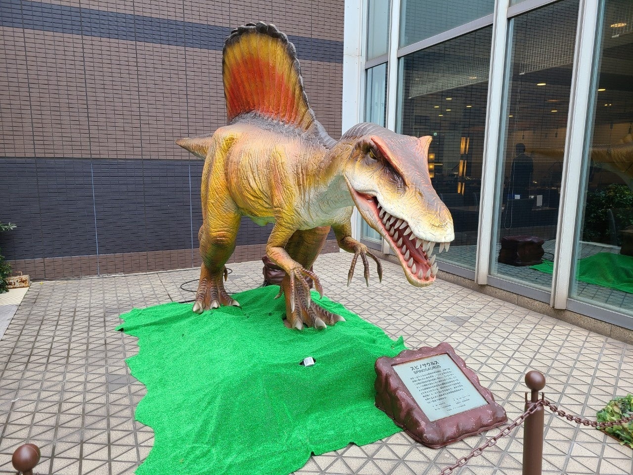 スピノサウルス