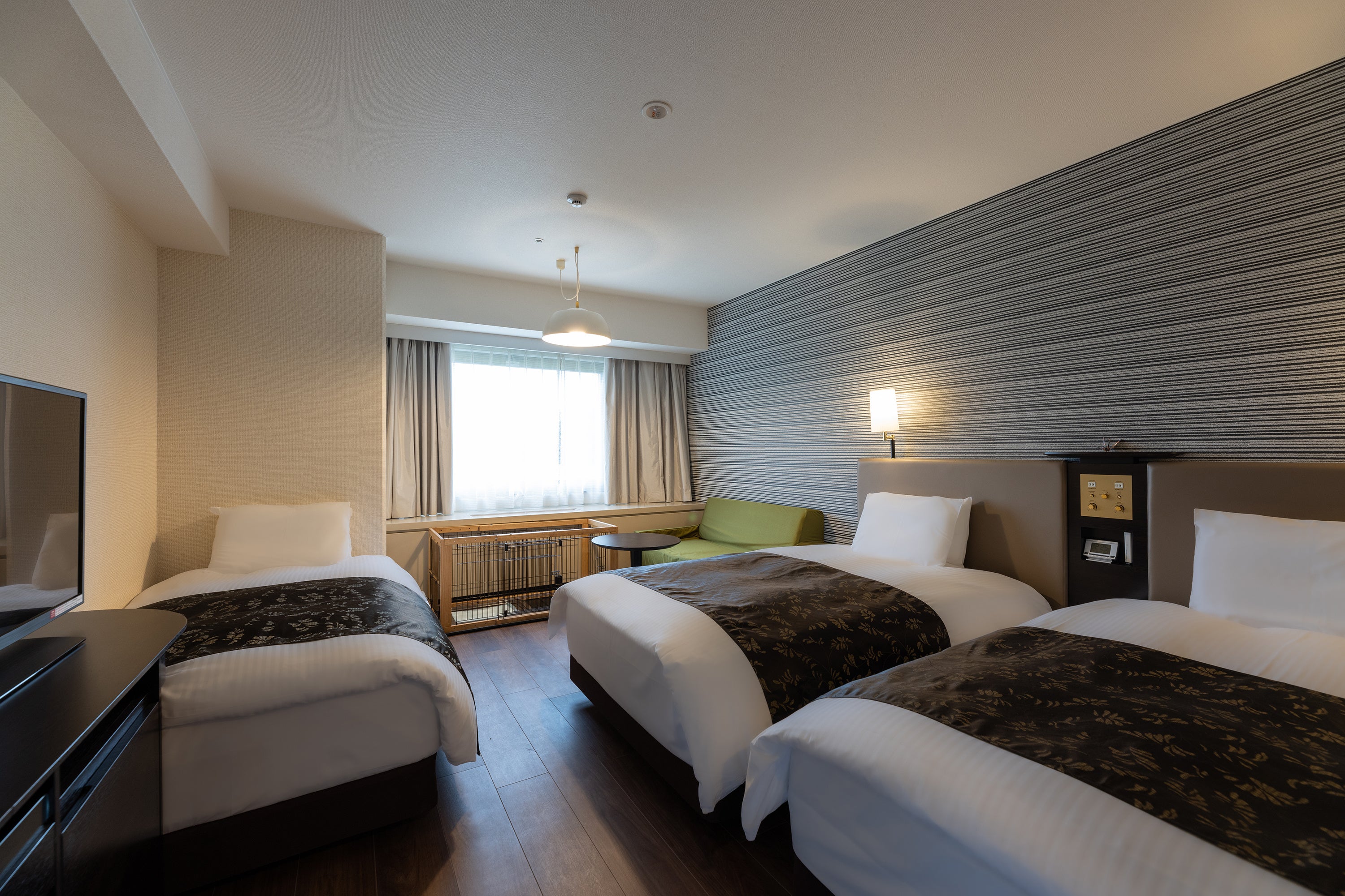 ステイウィズドッグルーム（トリプル）