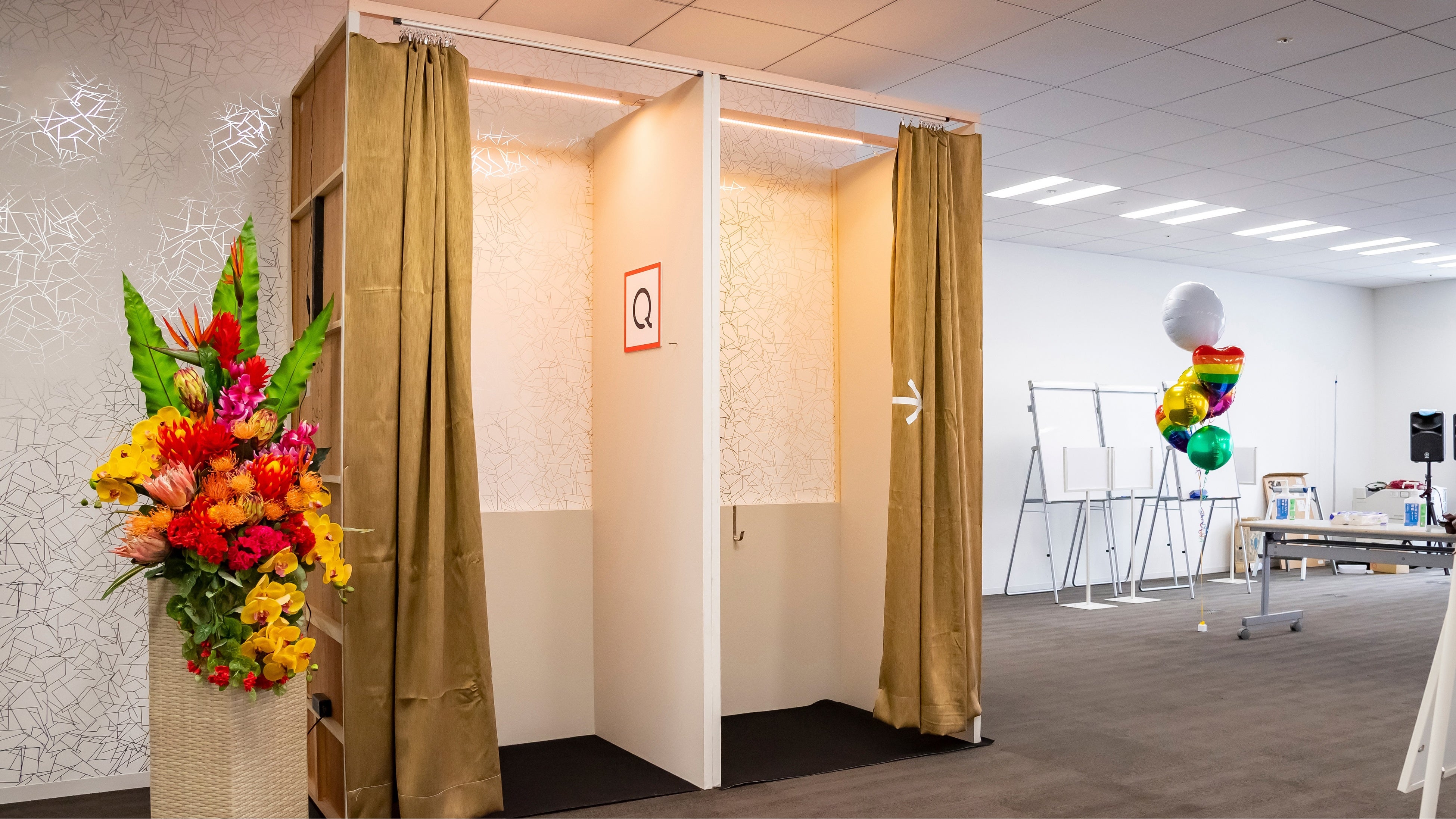 放送用の廃材から制作した試着室