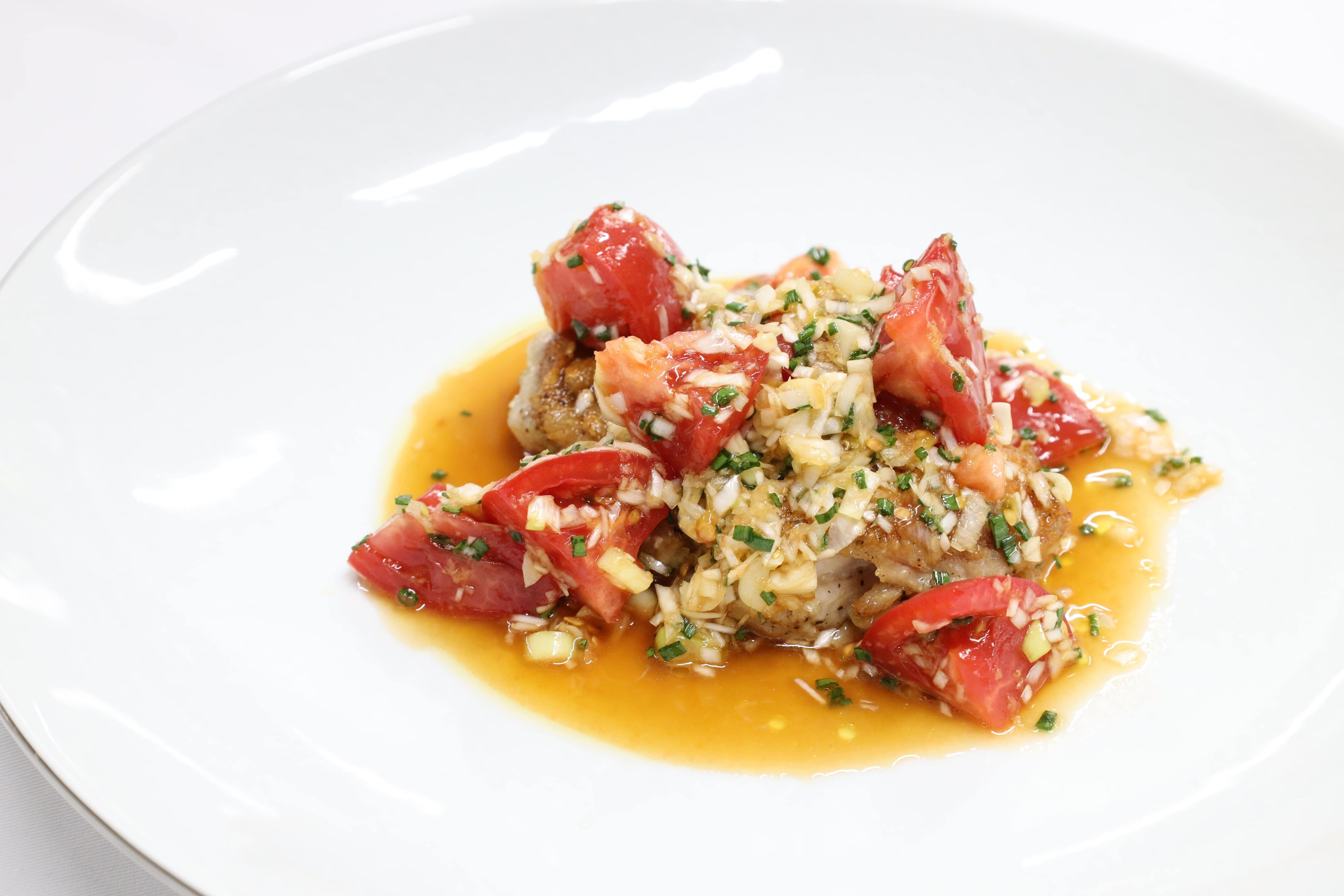 神保シェフレシピ「トマト旨味だれの鶏もも肉のソテー」